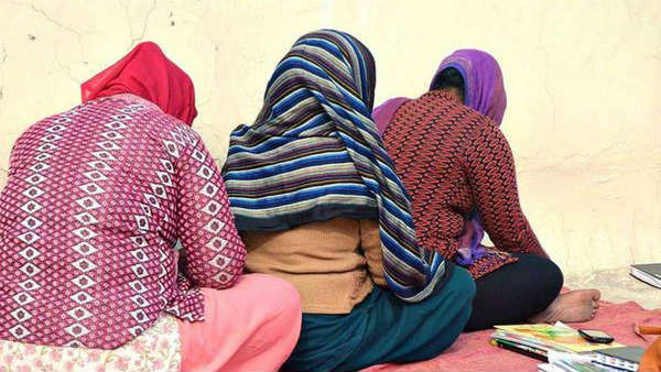 ఫేమస్ కాలేజ్ అమ్మాయిలకు ఫోన్లు