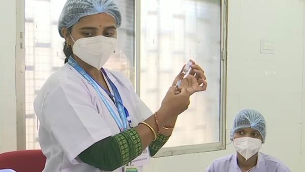 టీకాపై వేచి చూసే ధోరణిలో రాష్ట్రాలు, జనం