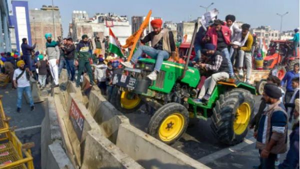 తిరిగి సింఘూ బోర్డర్కు రైతులు...