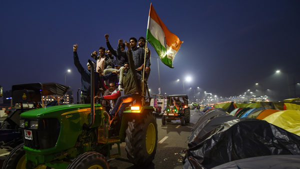 వర్షం కారణంగా ట్రాక్టర్ మార్చ్ రేపటికి వాయిదా