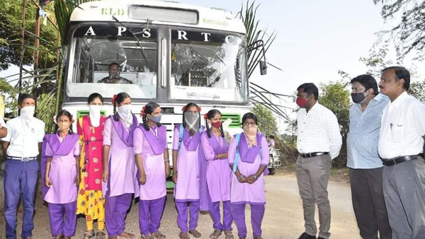 Anantapur Collector travels with students in Bus, after the latter transport felicity Anantapur Collector travels with students in Bus, after the latter transport felicity