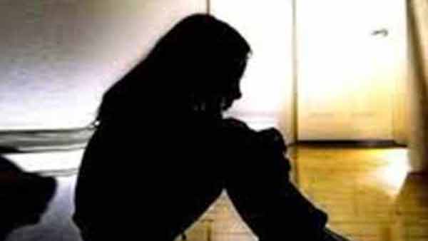 మొదటి మొగుడు+ నేనూ కావాలంటే కుదరదు