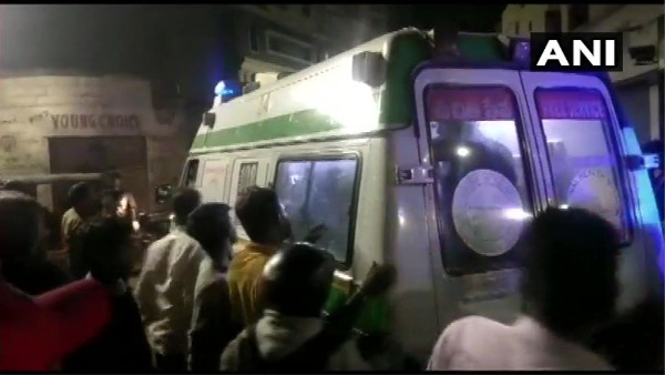 Hyderabad: 13 persons were injured in a fire that broke out due to a cylinder explosion Hyderabad: 13 persons were injured in a fire that broke out due to a cylinder explosion