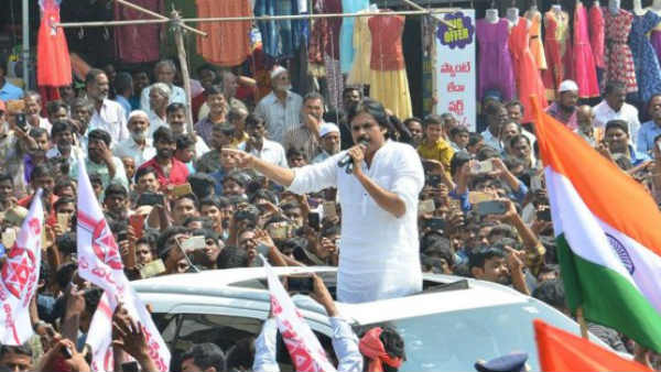మీ వాలంటీర్లు సమాచారం ఇవ్వటం లేదా ? పీఠాధిపతులు రోడ్డు మీదకు వస్తున్నారు