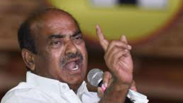 Anantapur: TDP leader JC Diwakar Reddy mishandle the Police in Tadipatri in the district Anantapur: TDP leader JC Diwakar Reddy mishandle the Police in Tadipatri in the district