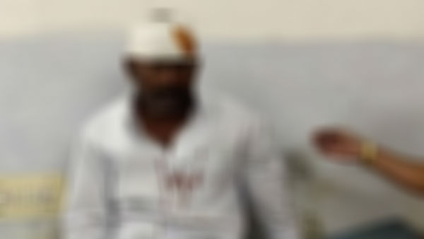 న్యూ ఇయర్ కేక్ , విషెస్ విషయంలో గొడవ .. కత్తులతో దాడి