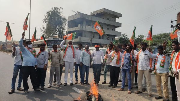 దిష్టిబొమ్మ దహనం..