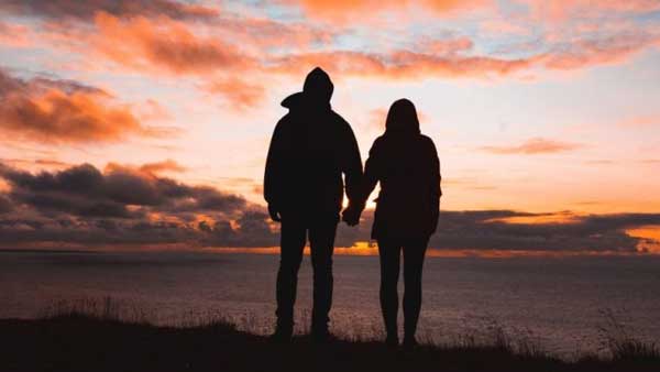 నా మొగుడి కథ మీరే చూడండి