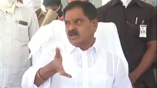 చిత్తూరు జిల్లాలో గ్రూపు రాజకీయాలతో ఇబ్బంది పడుతున్న డిప్యూటీ సీఎం నారాయణ స్వామి