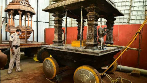 దుర్గగుడిలో వెండి సింహాలు అదృశ్యం