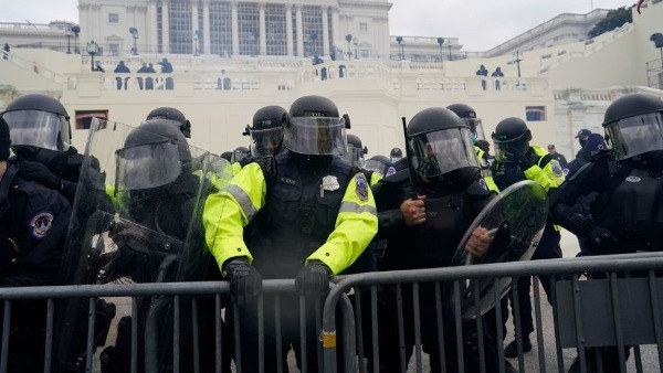 2 Capitol Police Officers Suspended, 1 Arrested 2 Capitol Police Officers Suspended, 1 Arrested