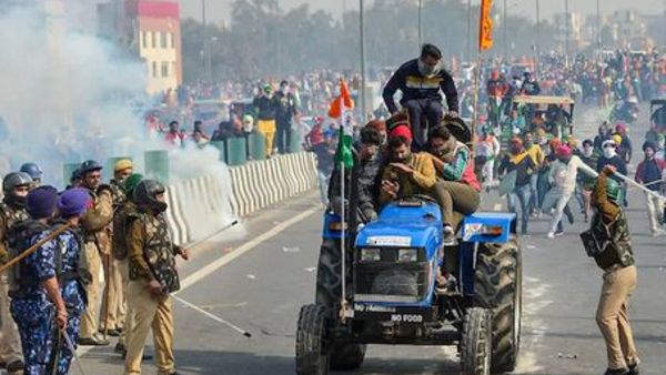 Farmer leaders betrayed Delhi Police, 394 cops injured, 19 arrests made: Commissioner Farmer leaders betrayed Delhi Police, 394 cops injured, 19 arrests made: Commissioner
