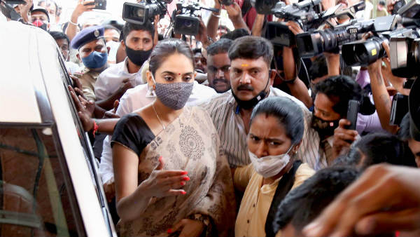 మేడమ్ చెప్పింది కొత్తకథ