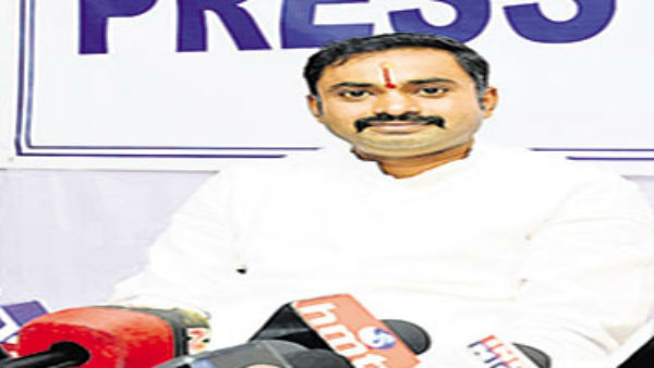 రేపు బండి సంజయ్ పర్యటన .. టీఆర్ఎస్ లో కీలకంగా పని చేసిన నాయకుల బీజేపీ బాట