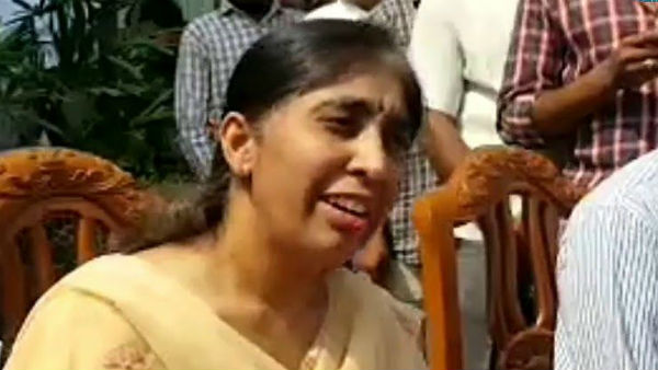 తండ్రి హత్యకేసు దర్యాప్తు విషయంలో తీవ్ర అసహనంలో సునీత