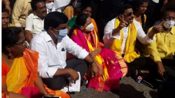 టీడీపీ నేతల నిర్బంధాలు .. అనుమతి రద్దు దేనికో చెప్పాలని టీడీపీ నేతలు ఫైర్