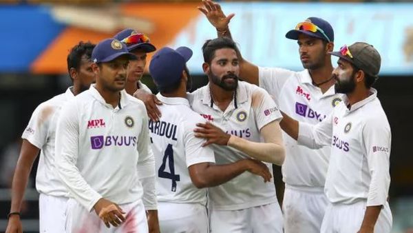 ప్రత్యర్థికి చుక్కులు చూపించిన కుర్రాళ్లు