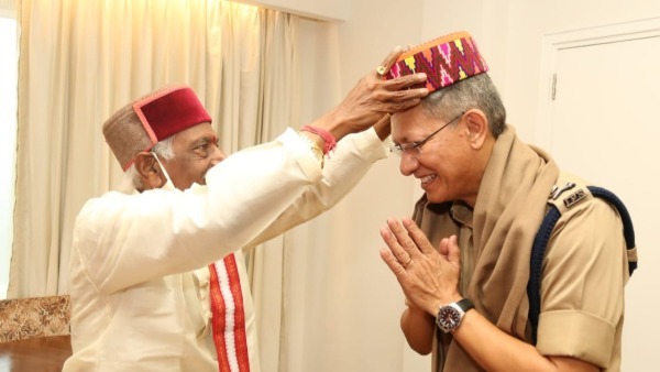 Andhra Pradesh DGP Gautam Sawang greets Governor of Himachal Pradesh Bandaru Dattatreya Andhra Pradesh DGP Gautam Sawang greets Governor of Himachal Pradesh Bandaru Dattatreya