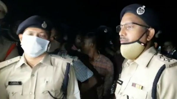 గుడివాడలో పేకాటపై ఎస్ఈబీ దాడులు..