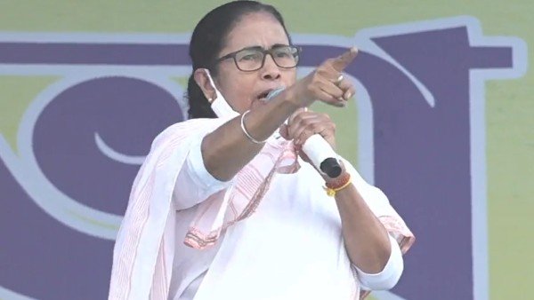 షోకాజ్ నోటీస్ జారీ .. పార్టీలో చర్చించి సమస్య పరిష్కారం చేసుకోవాలని టీఎంసీ నేతల సూచన