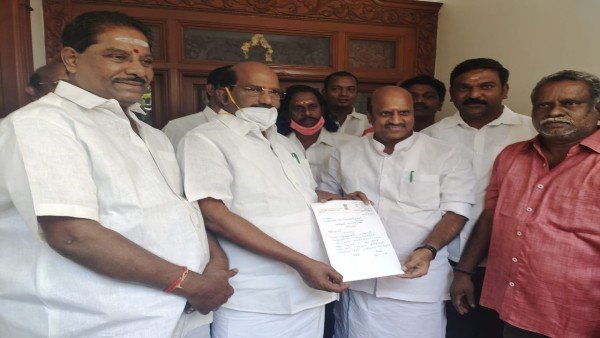 ఇప్పటి నలుగురు ఎమ్మెల్యేలు రాజీనామా చేయగా..