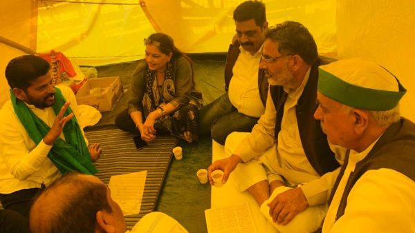 farmers protest: Congress MP Revanth Reddy Meets Rakesh Tikait and invites him to Telangana farmers protest: Congress MP Revanth Reddy Meets Rakesh Tikait and invites him to Telangana