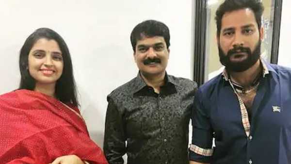 షర్మిల భర్తతో యాకర్ శ్యామల భేటీ..