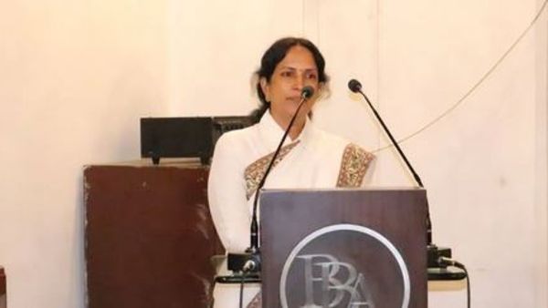 స్కిన్ టు స్కిన్ తగలకుంటే రేప్ కాదు..