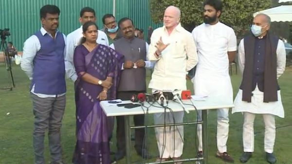 రాళ్లు వేయించి.. కాళ్ల బేరాలా?