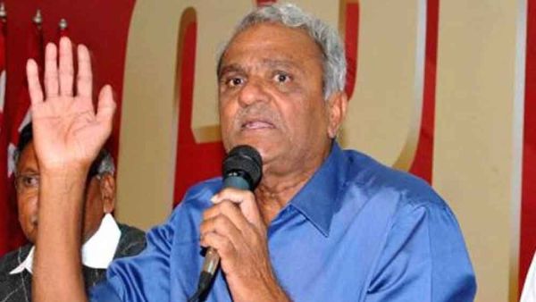 కేసీఆర్తో పొలిక కామెడీ..