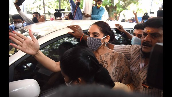 సోమవారం మాట్లాడుతా