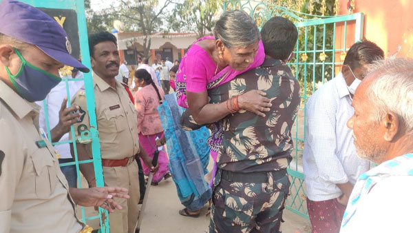 AP Police generocity over elders and differently abled in first phase panchayat polls AP Police generocity over elders and differently abled in first phase panchayat polls