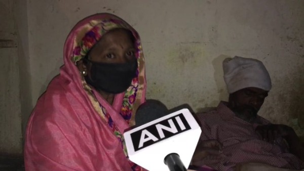 couple reunites after Woman identifies husband among homeless dumped outside Indore couple reunites after Woman identifies husband among homeless dumped outside Indore