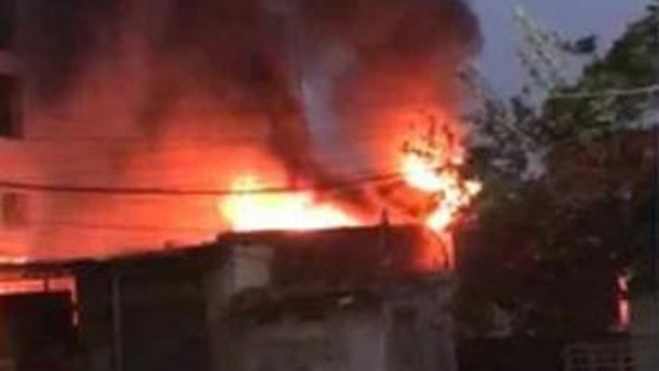 massive fire broke out in pradeep traders building in madanapalle chittoor massive fire broke out in pradeep traders building in madanapalle chittoor