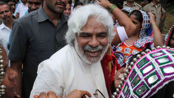 ప్రజాయుద్ధ నౌక గద్దర్ కొత్త జెండా?