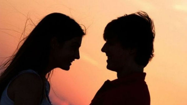 విమానంలో చుక్కలు చూపించాడు