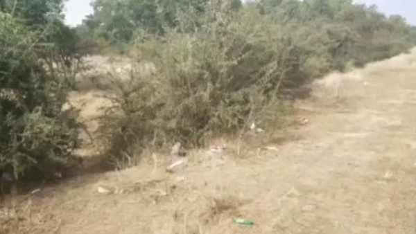 బెడ్ రూమ్ లో భార్య, ప్రియుడు.... భర్త ఎంట్రి