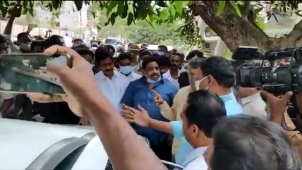అవినీతి పాలనను ఎండగడుతున్నందునే..