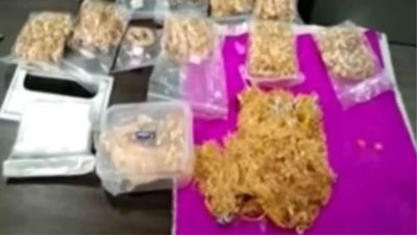 కారులో 5 కిలోలకుపైగా బంగారం