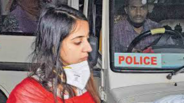 కేసులు... వివాదాలు