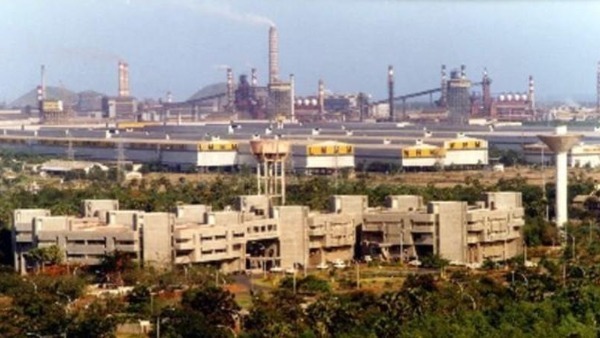 ఉక్కు పోరాటంతో విశాఖలో రాజకీయ వేడి