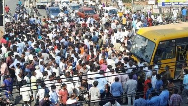 తోటి విద్యార్థి స్నేహంగా..