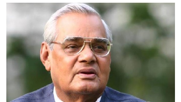 అప్పుడు వాజ్పేయ్- ఇప్పుడు సోనియా
