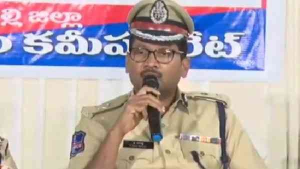 కోర్టు ముందు రికార్డ్ చేసిన మొబైల్