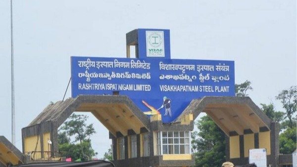 వ్యూహాత్మకంగా వైసీపీ