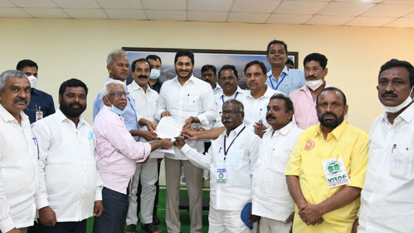 నిరుపయోగంగా ఉన్న విశాఖ ఉక్కు భూమి ప్లాట్లు వేసి విక్రయించేందుకు జగన్ ఆలోచన