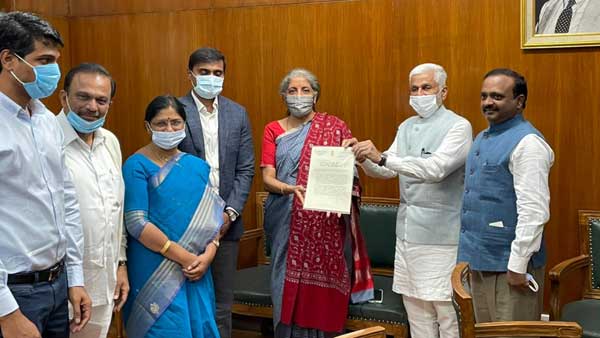 Visakhapatnam steel plant privatisation: YSRCP MPs meets FM Nirmala Sitharaman Visakhapatnam steel plant privatisation: YSRCP MPs meets FM Nirmala Sitharaman