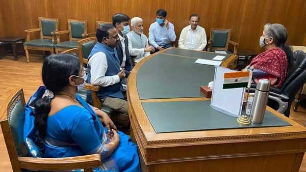Visakhapatnam steel plant privatisation: YSRCP MPs meets FM Nirmala Sitharaman Visakhapatnam steel plant privatisation: YSRCP MPs meets FM Nirmala Sitharaman