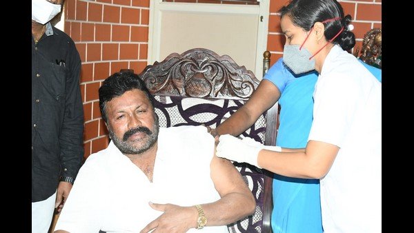 Karnataka Minister takes vaccine at home, Centre seeks report Karnataka Minister takes vaccine at home, Centre seeks report