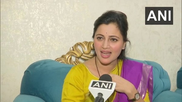 Navneet Rana writes to PM Modi, Amit Shah, demanding probe on Sena MPs threat Navneet Rana writes to PM Modi, Amit Shah, demanding probe on Sena MPs threat
